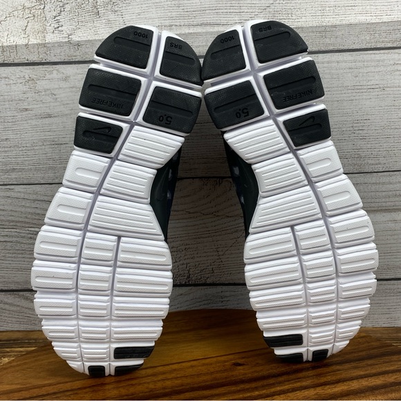 Nike Women’s Free Run 5.0 V4 Black Grey Running Shoe 695168-003 Sneaker Size 9.5 - Picture 9 of 10